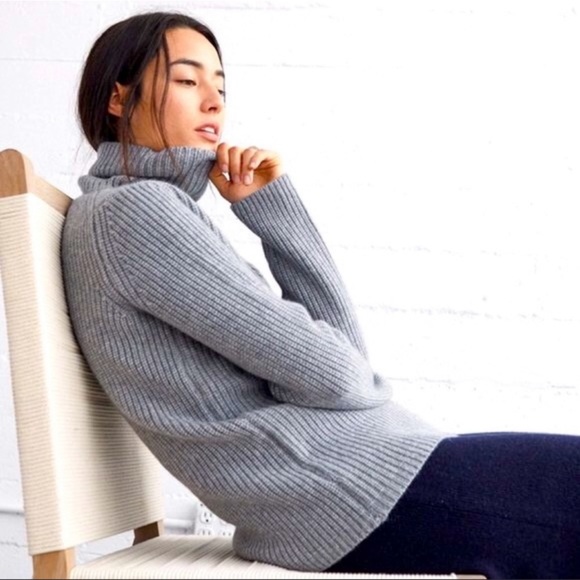 Jenni Kayne Cashmere Turtleneck Pullover Sweater
Heather Grey Size Small - Picture 7 of 9
